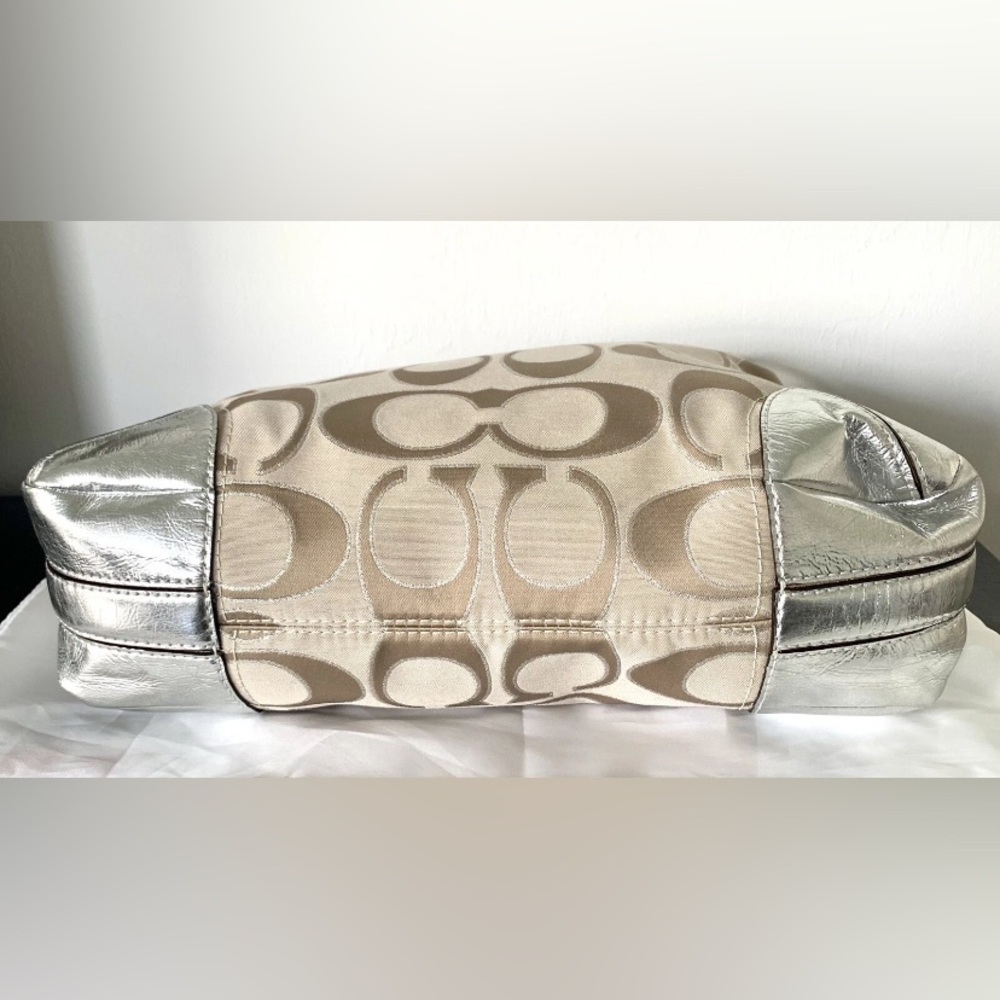 Coach Signature C print Bag 2012 never used like new Cream Silver shoulder Hobo - Picture 11 of 14